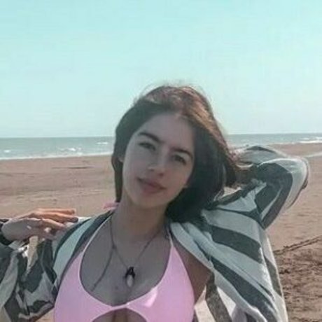 Cami Gonzalez high quality star images