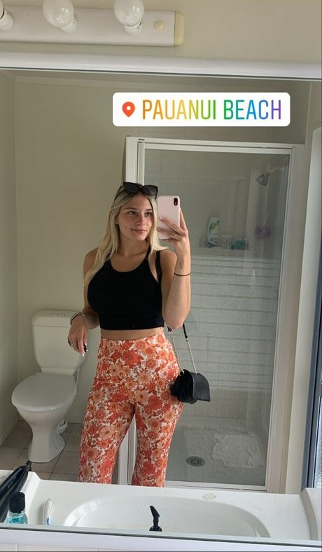 amytmiller sexy model pic