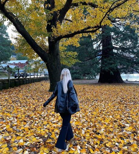 ellaredmond adult model picture