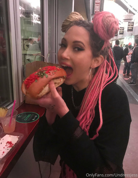 Undressjess model adult archive