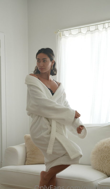 oliviapw naked actress img