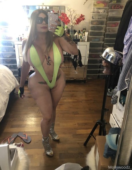 mollywoodz_ model sexy images
