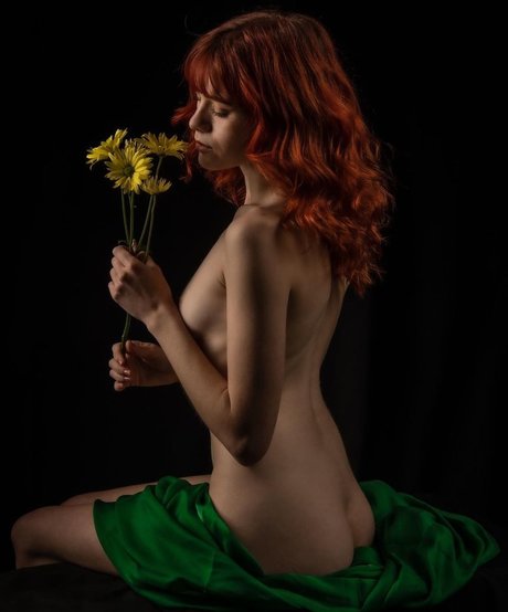 MoonLadyTay perfect pornstar photo