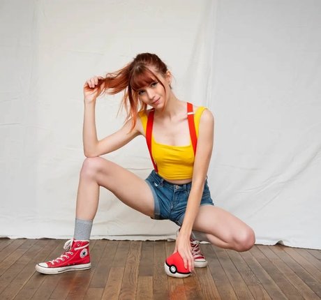 MoonLadyTay model beautiful image