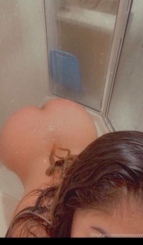 Nelymamiii model nude pic