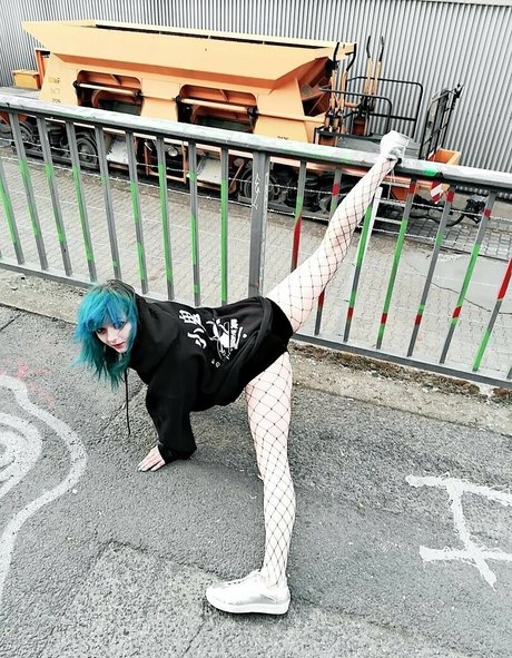 Id0lls model xxx pics