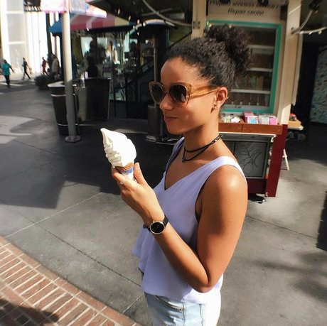 Alisha Wainwright star nude image