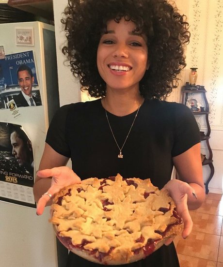 Alisha Wainwright hd actress img