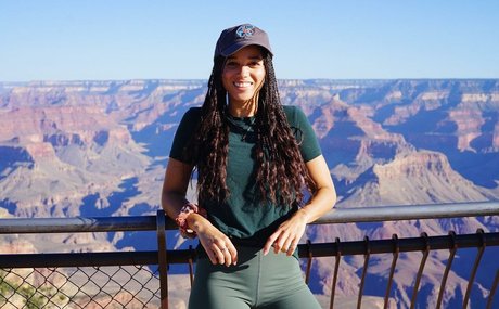 Alisha Wainwright star pretty galleries