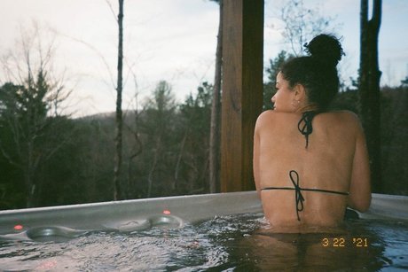 Alisha Wainwright star sexy galleries