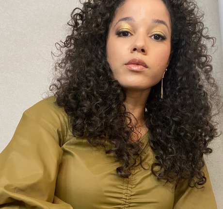 Alisha Wainwright model erotic picture