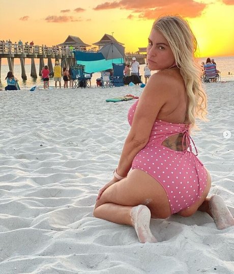 Nurse Gwennie hot actress archive