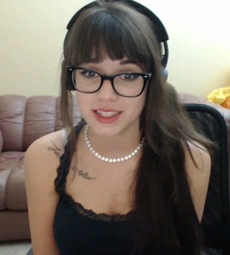 Deernadia pornstar naked photo