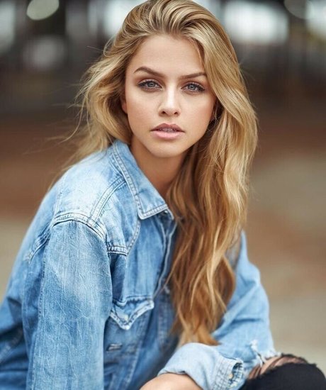 Marina Laswick pornstar sex picture