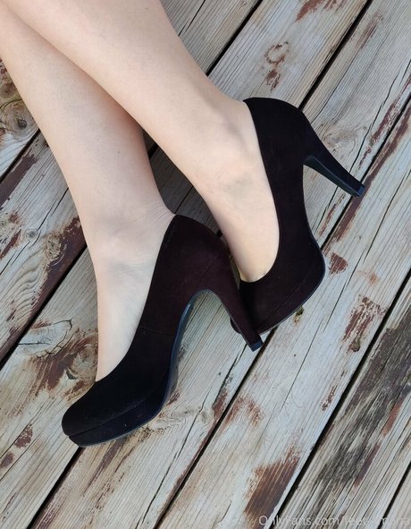 feet amana nudes star pic