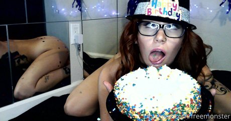 freemonster hot model photo