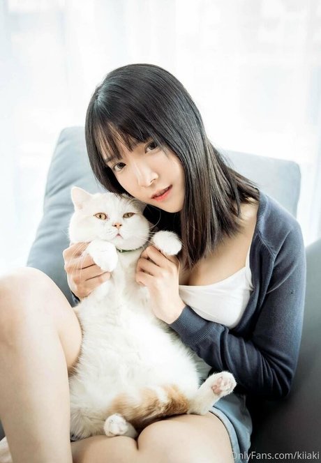 pikiichu art model gallery