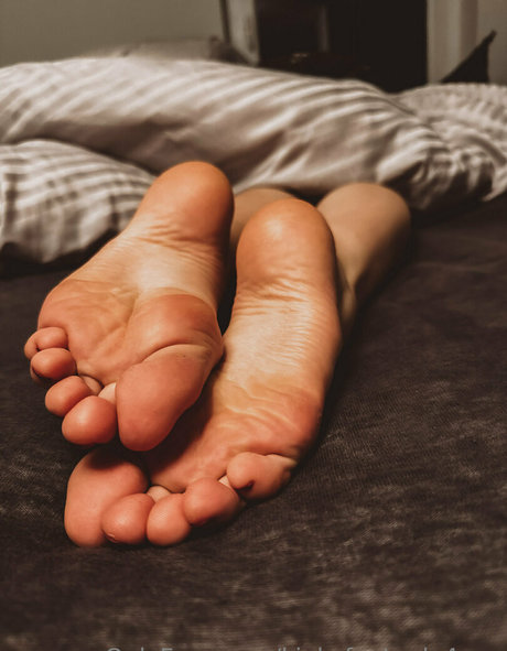 kinkyfeetonly4you model beautiful pictures