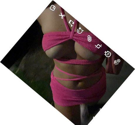 Noelle Hear nice model galleries