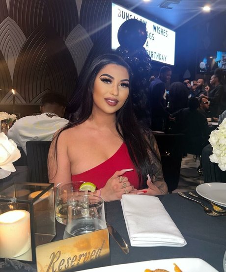 Kreamy Cakes hot star pics