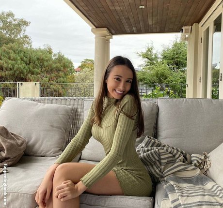 Issy H porn actress pics