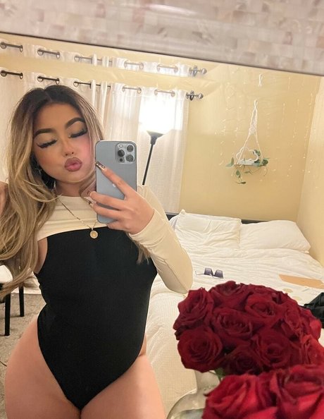 Gisselle Next Door star pornographic pictures