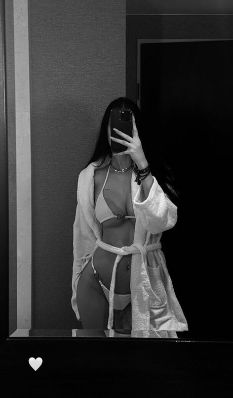 Haniasipa naked actress images