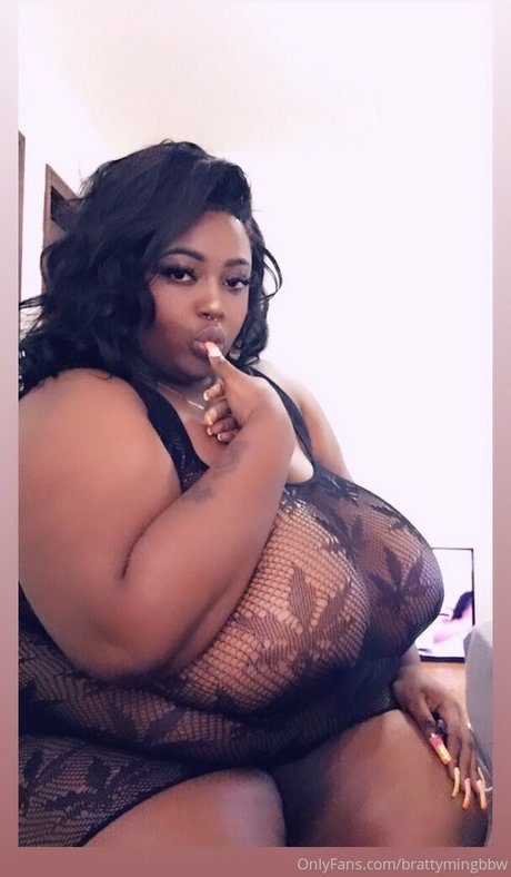 mamamioshye sex model photo