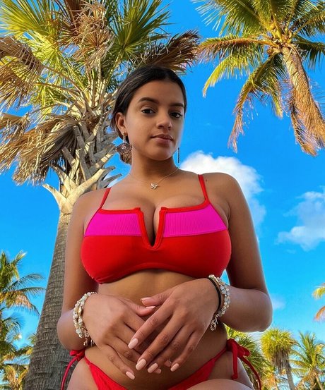 Leslie Sanchez sexy model pic