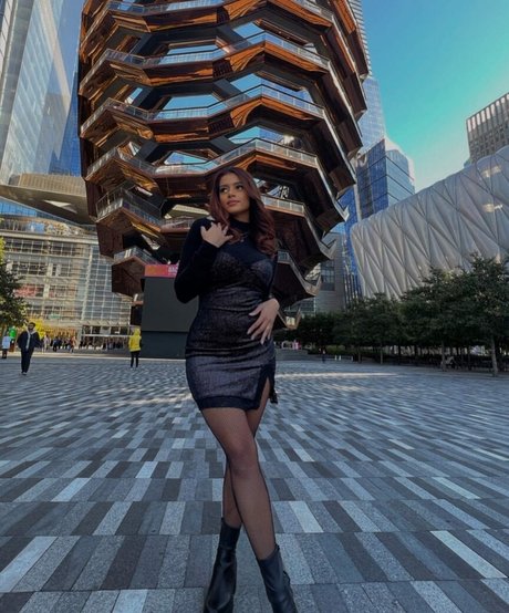 Leslie Sanchez pornstar exclusive galleries