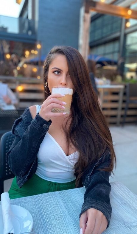 Victoria Boiadgieva star adult img