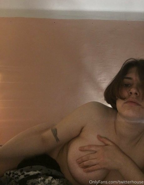 twitterhouse model naked gallery