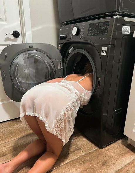 Lauren Roy model hot pic