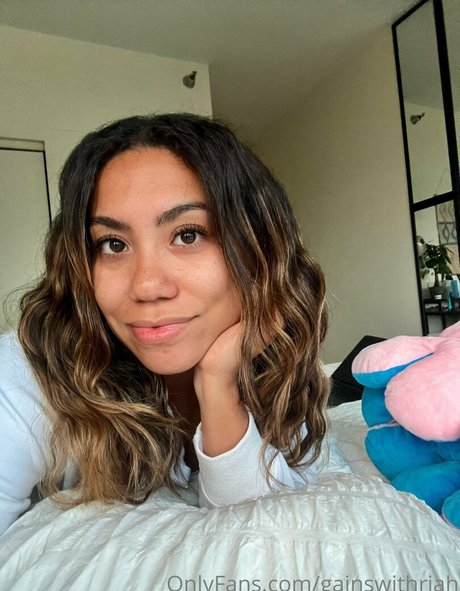 gainswithriah naked star photo