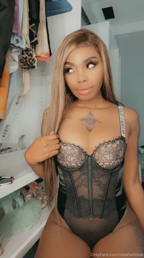 niiathefreak model hd img