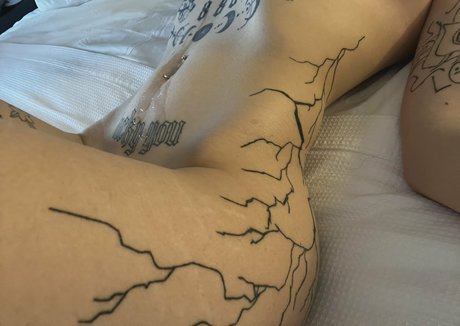 bondagebunn1e perfect model images