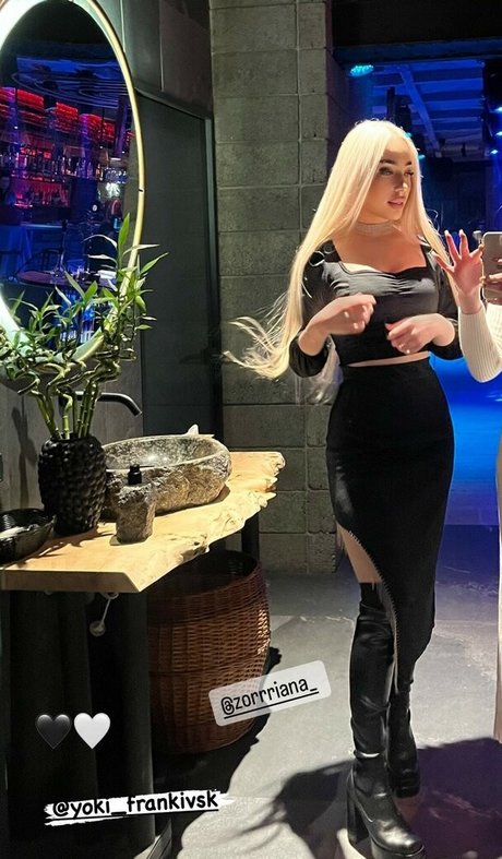 BlondieLana beautiful model photos