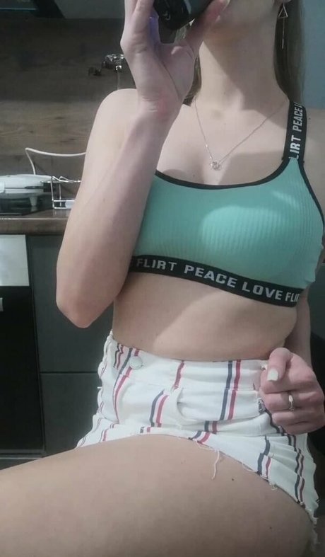 shy bunny_ nude actress image