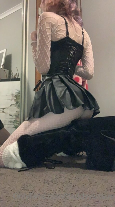 pillowjuice pornographic model pic