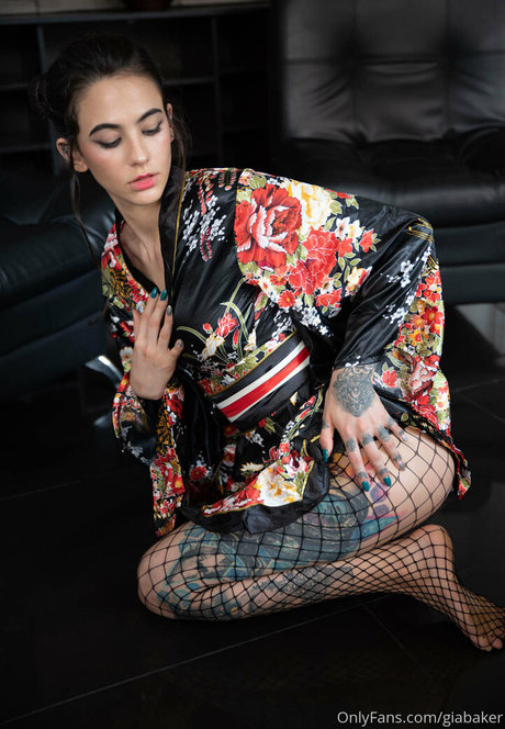 Giabaker hot actress photo