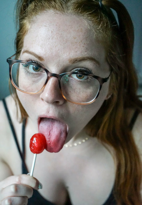 winter bloom pretty model pic