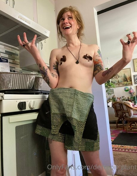 Decrepit plant star naked photo