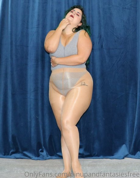 pinupandfantasiesfree naked star picture