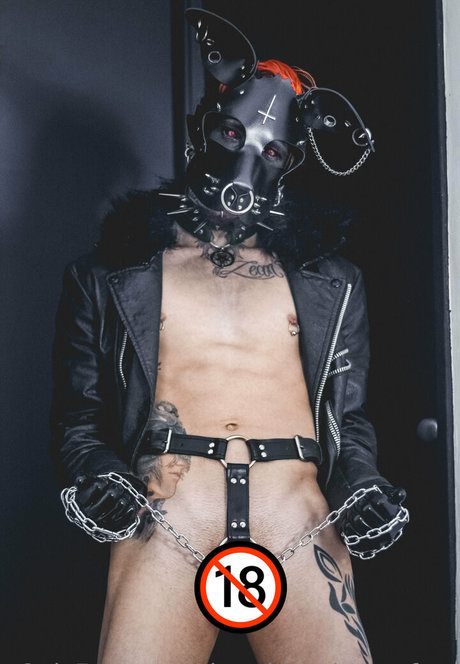 therubberdemonfree nude model photo