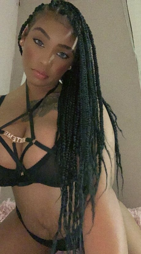 raynellemariah exclusive star pic