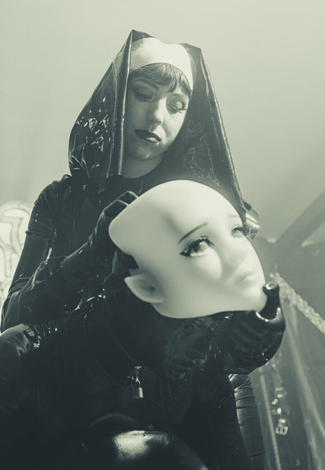 dollified model nude pictures