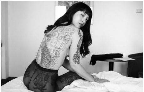 Asami Suicide erotic model photo