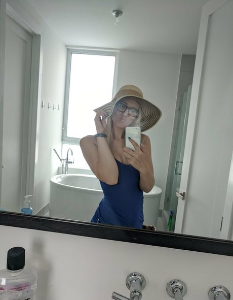 pawg champ_ hot star img