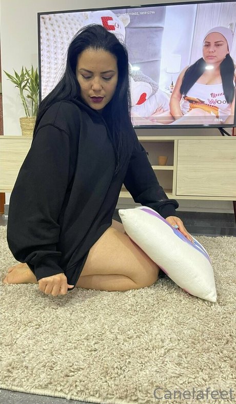 canelafeet1 sexy actress image