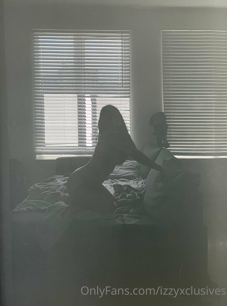 izzyxclusives adult model pictures